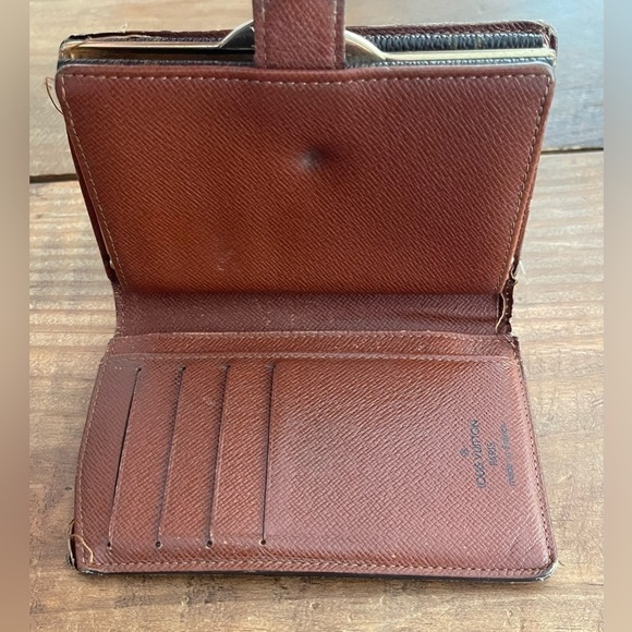 Louis Vuitton Kiss Lock Wallet - Picture 7 of 8